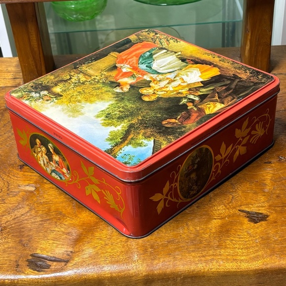 Vintage made in England large tin featuring the painting “Garden Idyll” - Picture 3 of 7